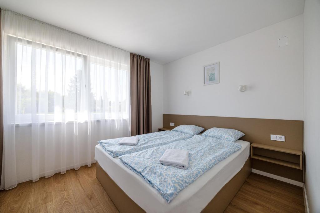Postel nebo postele na pokoji v ubytování Villa Oliver Lenti