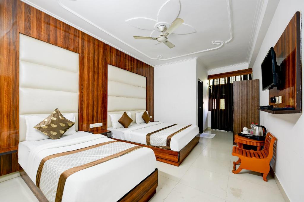 Postel nebo postele na pokoji v ubytování Airport Hotel Kiara - New Delhi Airport