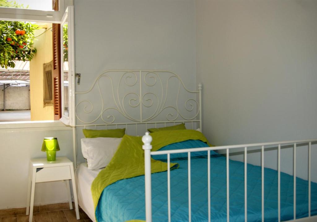 Łóżko lub łóżka w pokoju w obiekcie Kathopouli Apartment