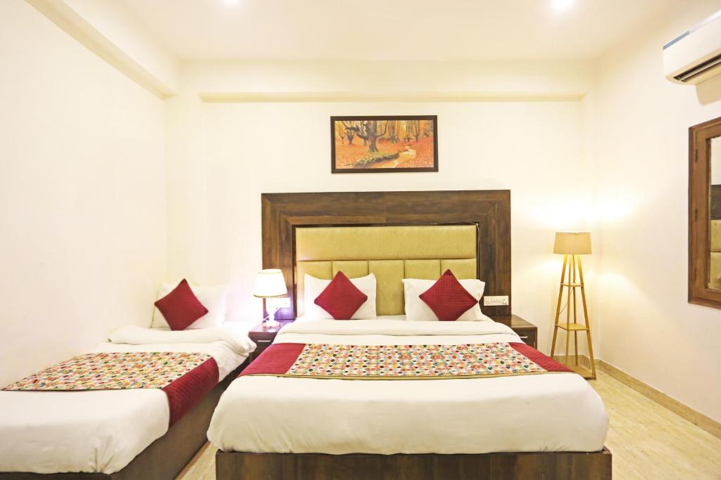 Postel nebo postele na pokoji v ubytování Airport Hotel Kiara - New Delhi Airport