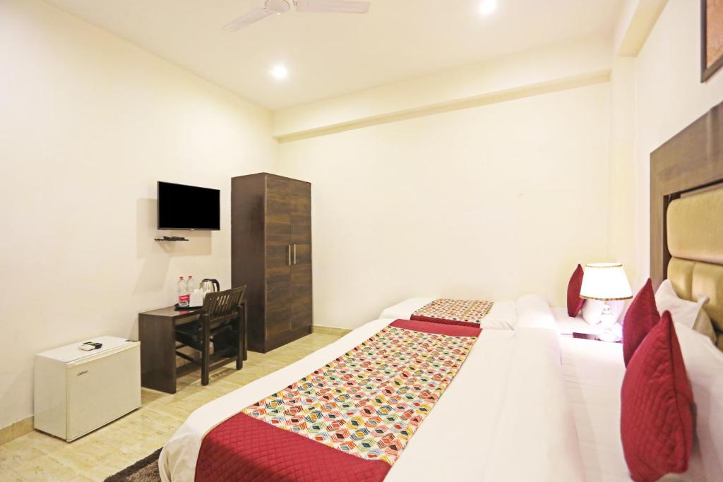 Postel nebo postele na pokoji v ubytování Airport Hotel Kiara - New Delhi Airport