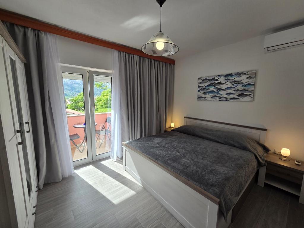 Postel nebo postele na pokoji v ubytování Apartments & Rooms Nensi