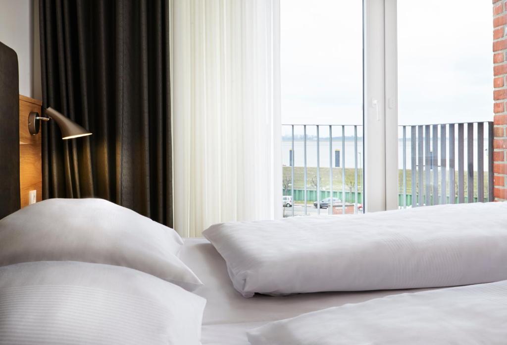 Postel nebo postele na pokoji v ubytování Im-Jaich Hotel Bremerhaven