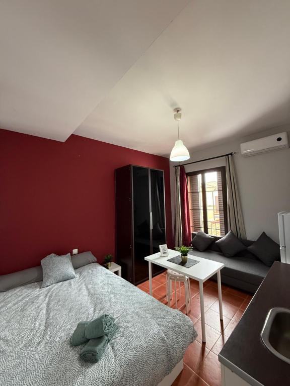 Postel nebo postele na pokoji v ubytování Estudio familiar con baño compartido SEVILLA DELUXE LOS ROSALES
