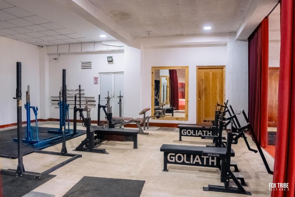 Fitness centrum a/nebo fitness zařízení v ubytování Riverside Hotel