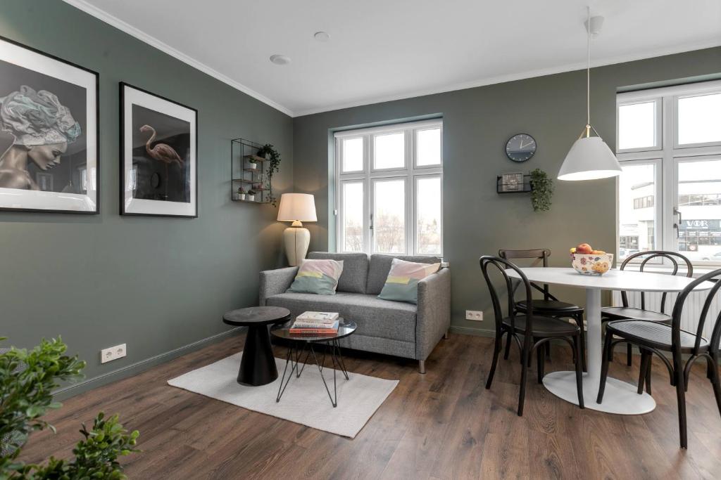 Posezení v ubytování 2BR Apartment in the Heart of Selfoss