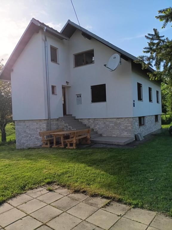 Budova, kde se prázdninový dům nachází