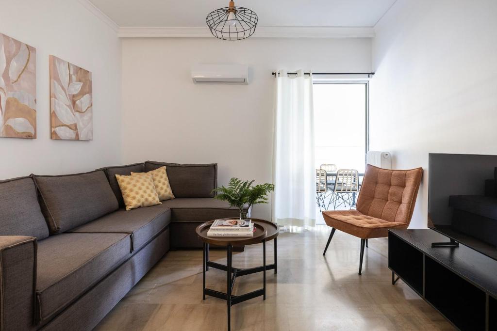 Stylish 1BR Retreat Near Alimos Beach Tram