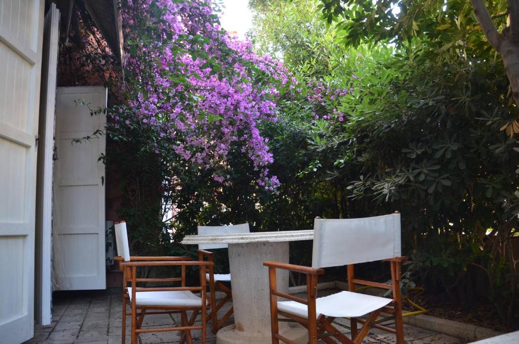 Vonkajšia záhrada v ubytovaní FANTASTIC SARDINIA VILLETTE CON GIARDINO Fronte Mare Fertilia FAHO-GAV01-GAV02