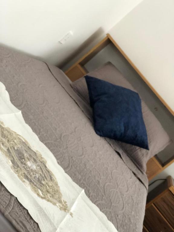 Postel nebo postele na pokoji v ubytování بيت العُمري (ام قيس)
