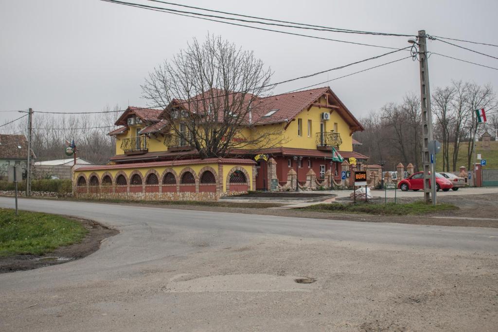 Verona Panzió 7228 Döbrököz, Rákóczi út 1/1 kép - 1