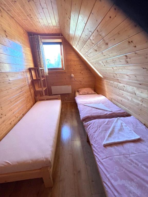 A bed or beds in a room at Chata Drevenica Orava