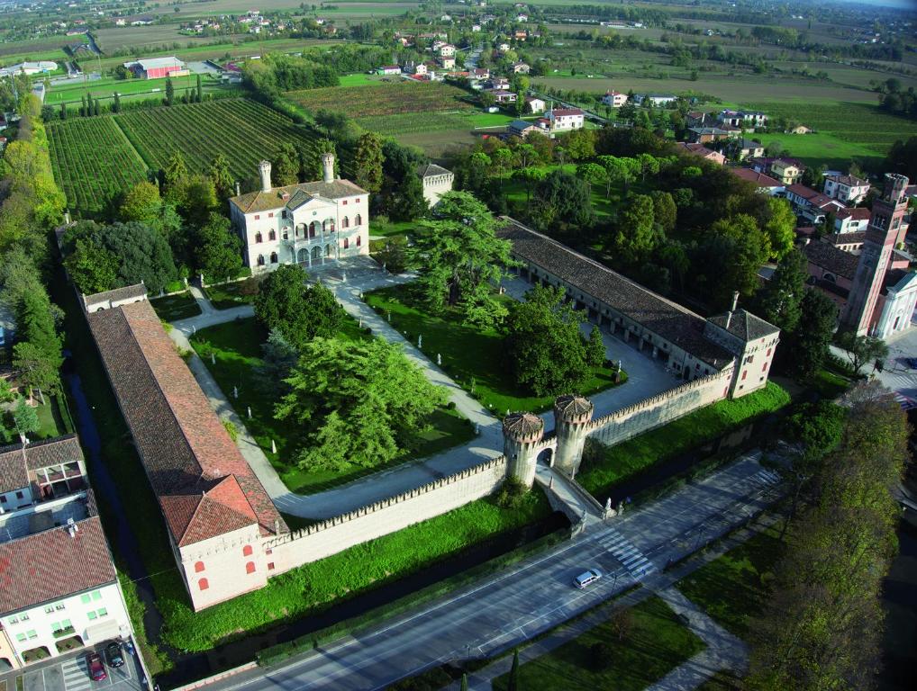 an aerial view of a building with a yard at Castello di Roncade in Roncade