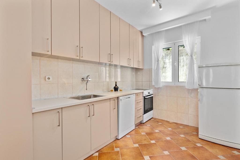 Kuchnia lub aneks kuchenny w obiekcie Apartments Dončić