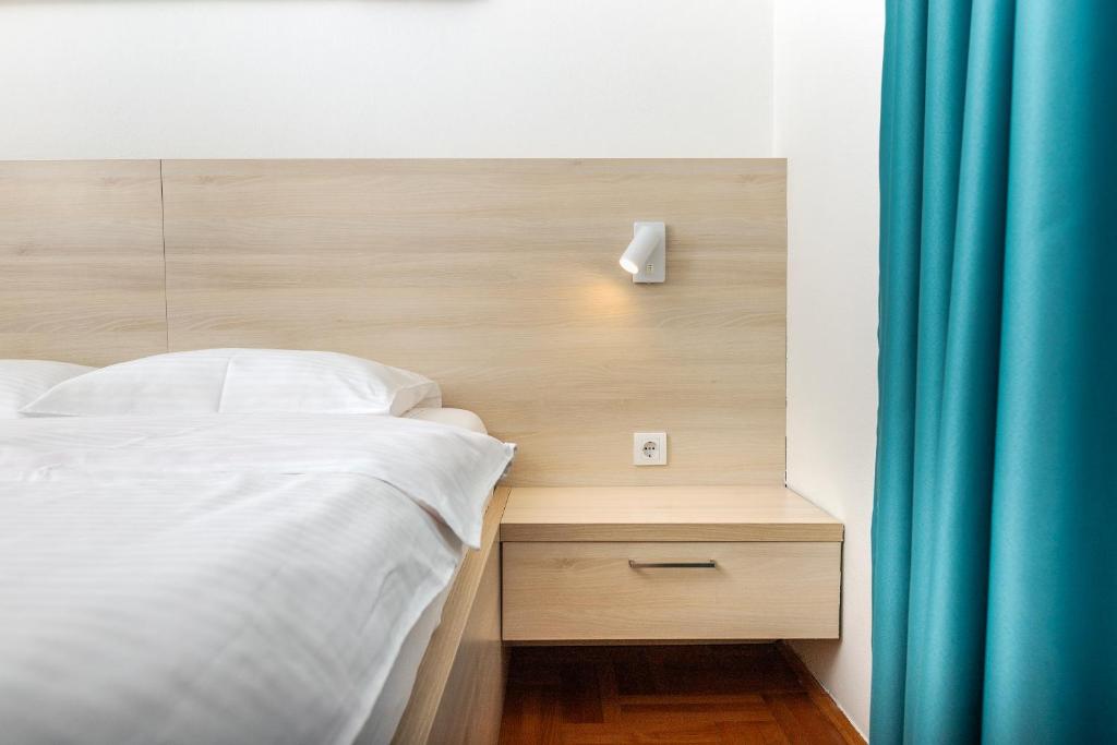 Łóżko lub łóżka w pokoju w obiekcie Apartments Dončić