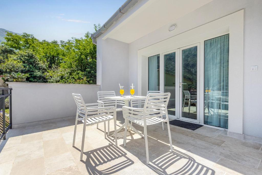 Balkon lub taras w obiekcie Apartments Dončić