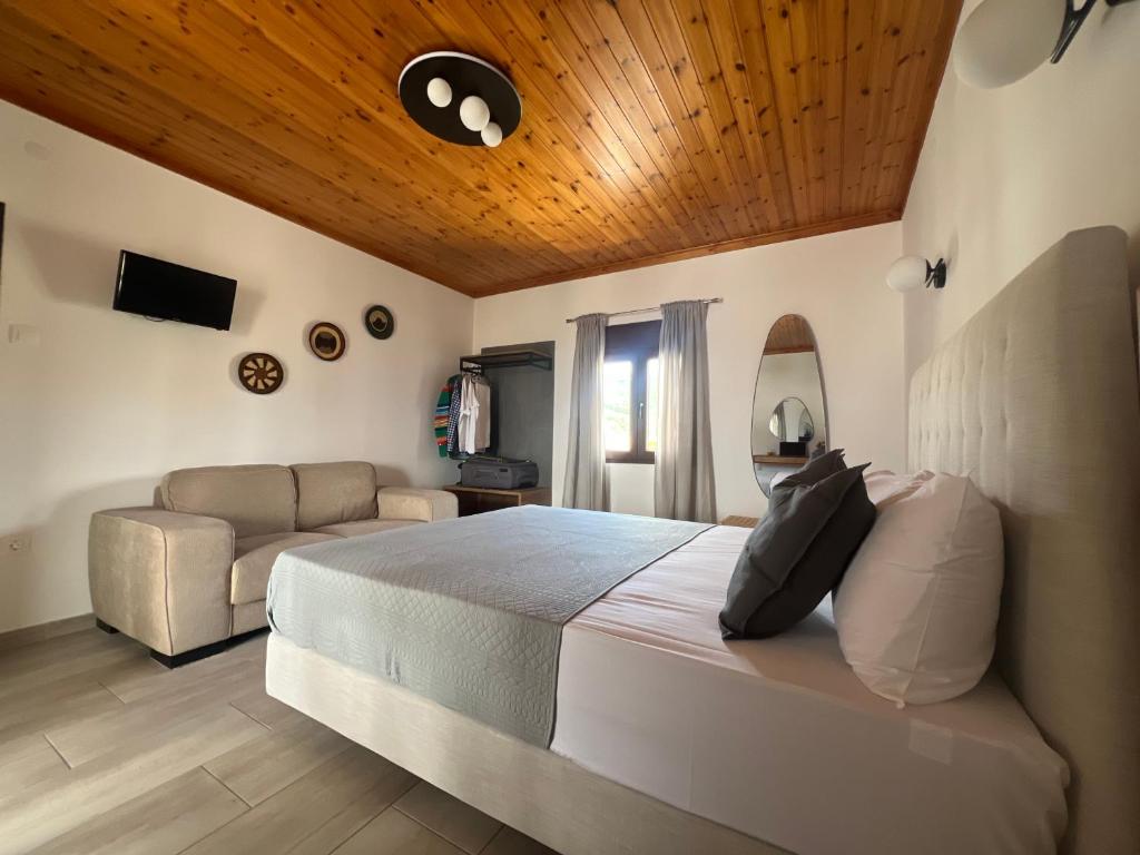 Postel nebo postele na pokoji v ubytování Central Guest House Skiathos