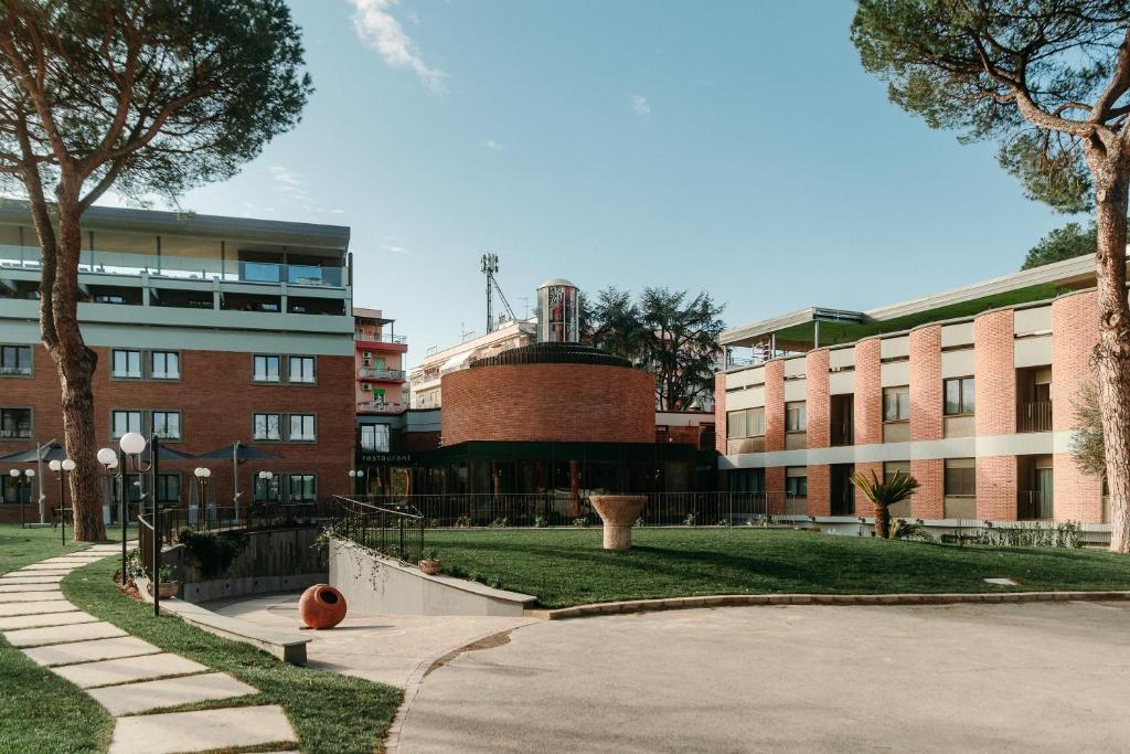 Adoro Hotel