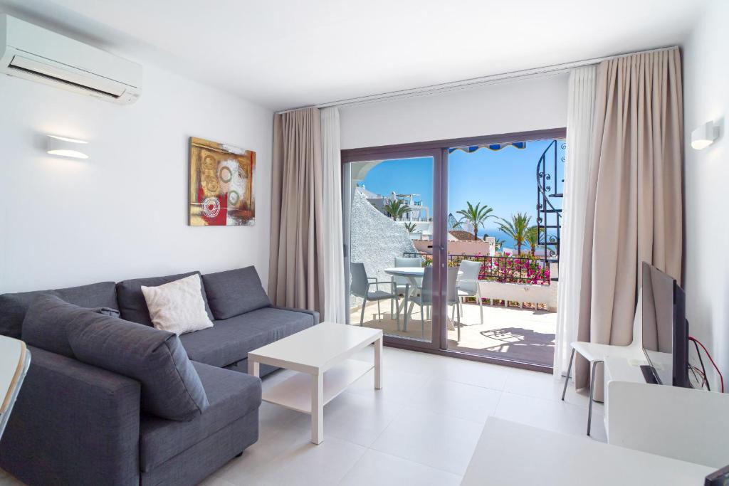 Hibiscos 33 Rooftop Vista by Casasol