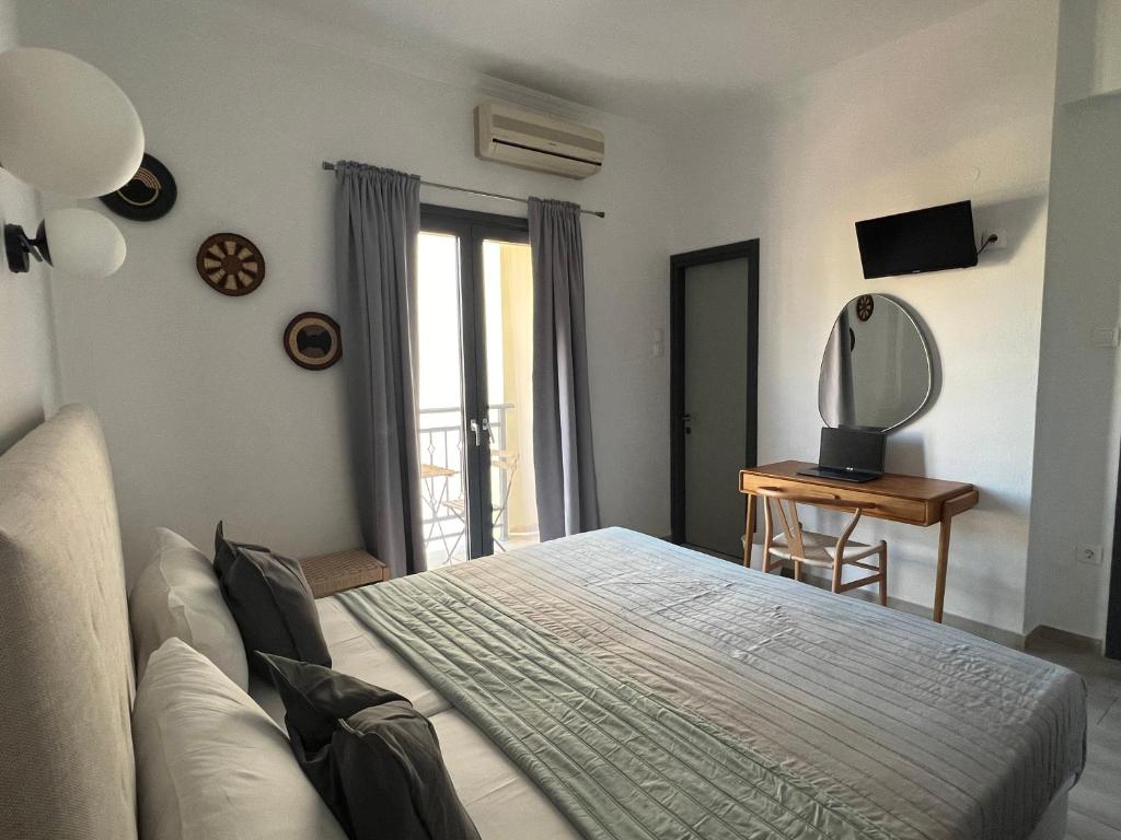 Postel nebo postele na pokoji v ubytování Central Guest House Skiathos