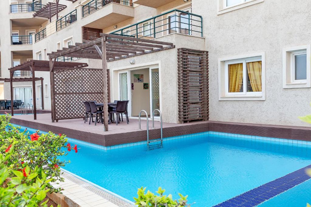 Bazén v ubytování Thalassa Beach Apartment with Swimming Pool nebo v jeho okolí