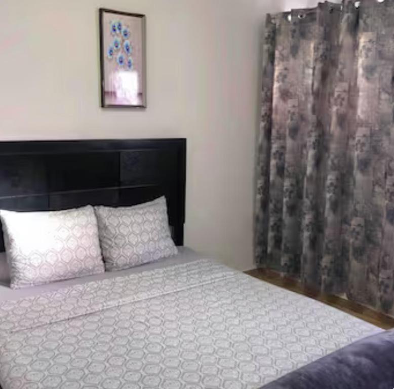 Postel nebo postele na pokoji v ubytování Genesis Apartments