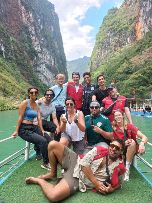 Khách lưu trú tại Lotus Premium Lodge - Lotus Group Tours