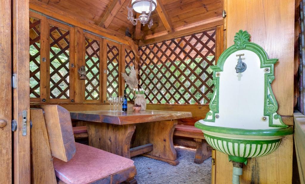 Fotografia z galérie ubytovania Kuća za odmor uz rijeku Slapnica, u Parku prirode Žumberak, finska sauna i jacuzzi v destinácii Krašić