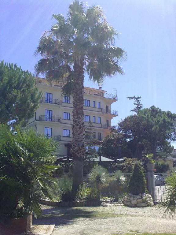 A garden outside Hotel La Rotonda