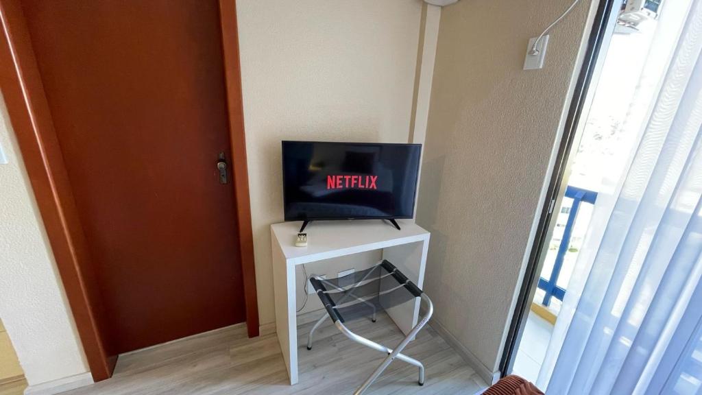 TV a/nebo společenská místnost v ubytování Aquarius Flat Studios