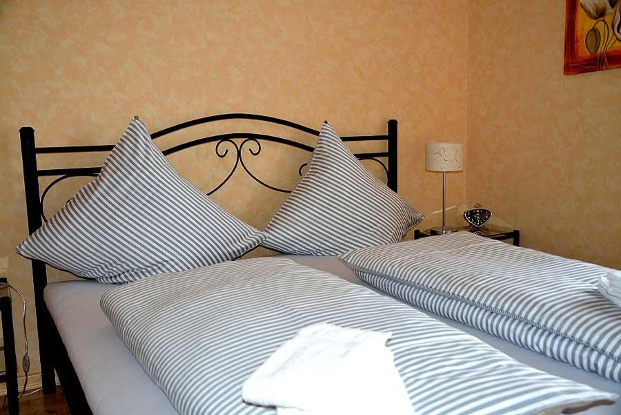 Gästehaus Waldecker - One-Bedroom Apartment With Terrace