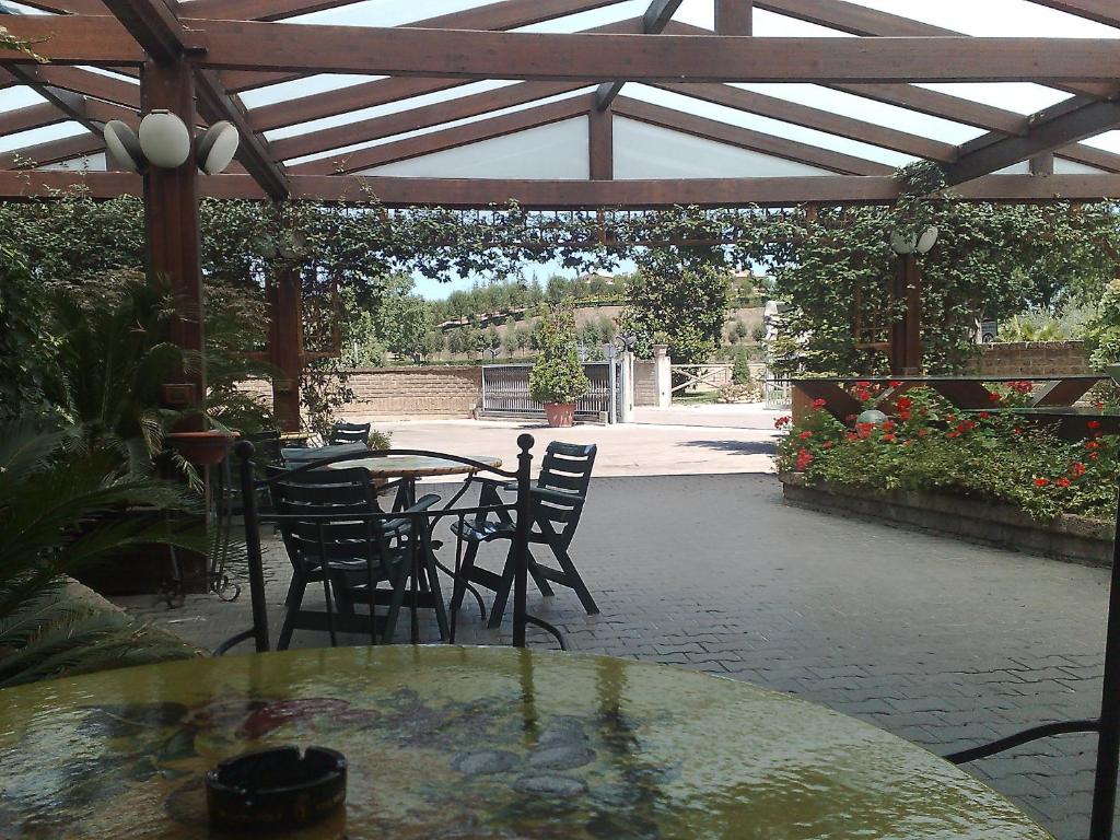 A garden outside Hotel La Rotonda
