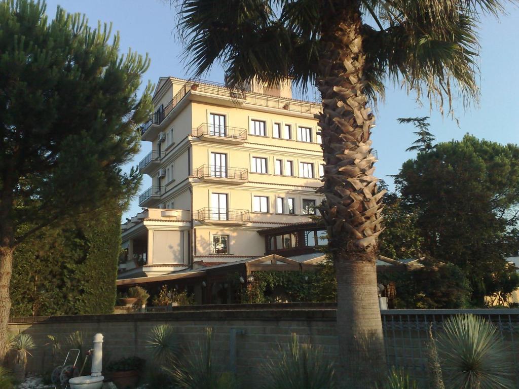 The building in which a szállodákat is located