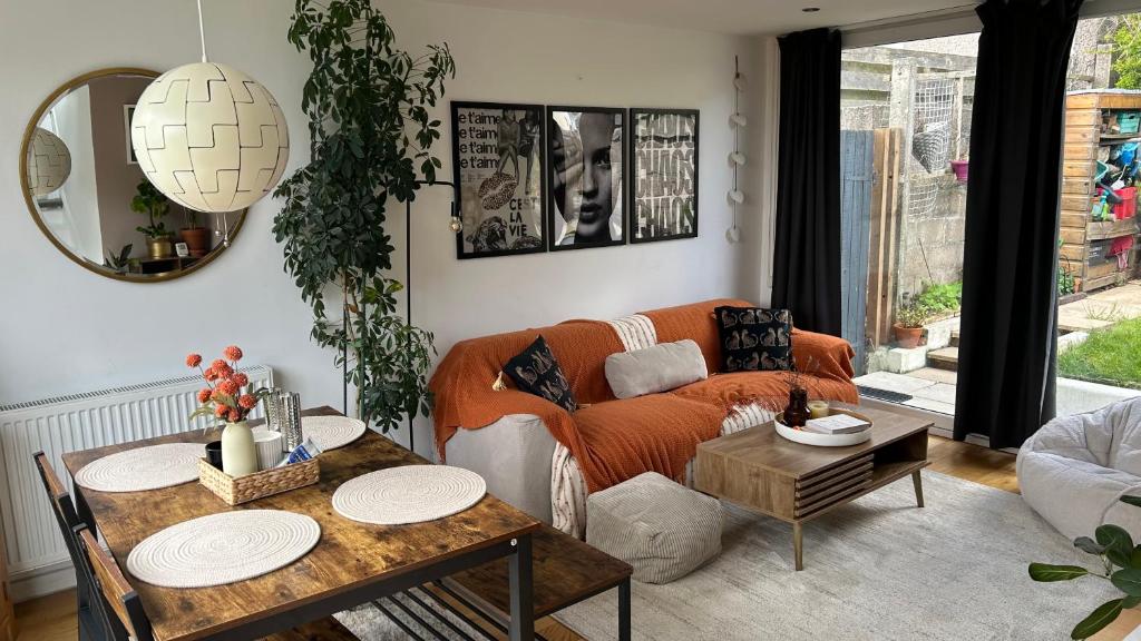 Posezení v ubytování Cosy, central with parking - The Cornish Casa