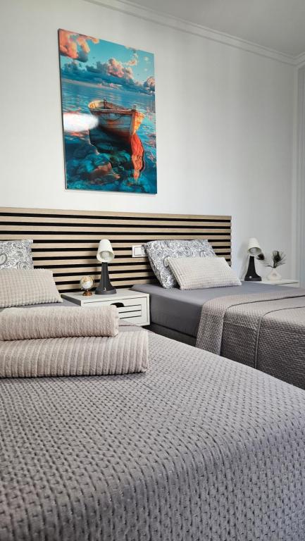 En eller flere senge i et værelse på VISTA MaR