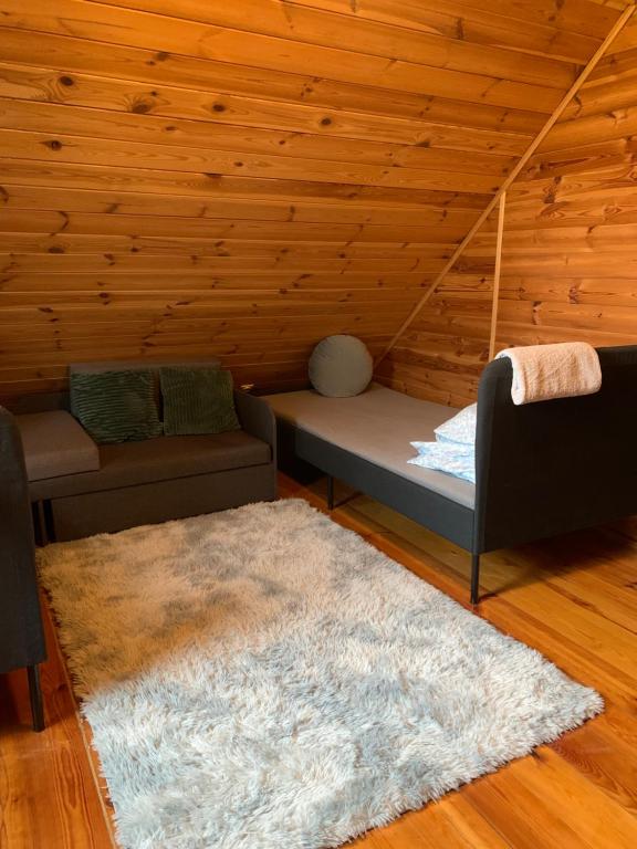 Ένα ή περισσότερα κρεβάτια σε δωμάτιο στο Dream Forest Cabin - wiejska chata w lesie
