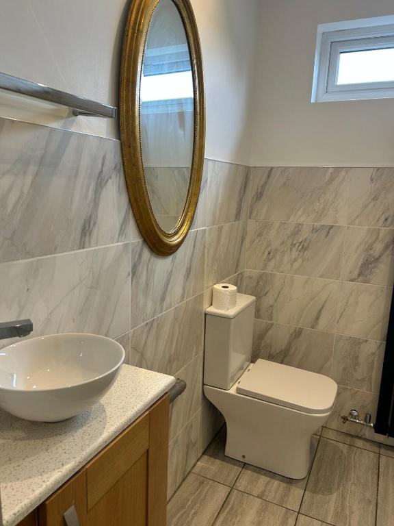 Beautiful Lodge in Newmarket with parking 7