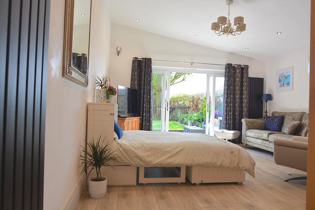 Beautiful Lodge in Newmarket with parking 6