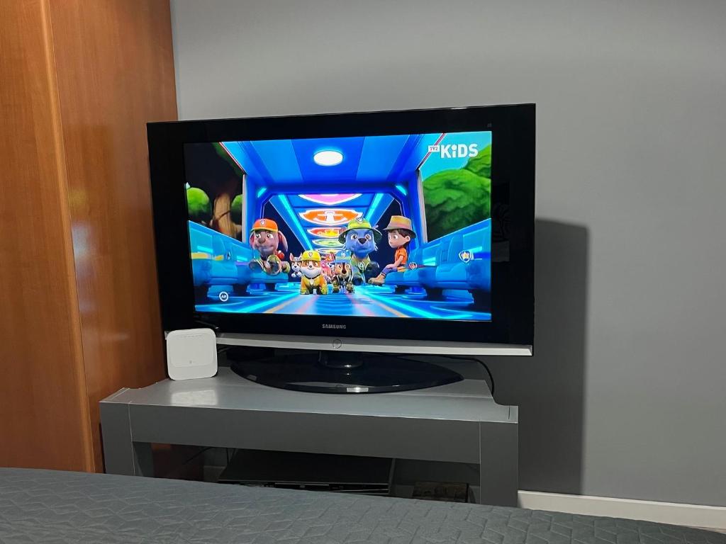 Televízia a/alebo spoločenská miestnosť v ubytovaní Mandula Vendégház