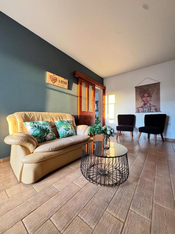 Gold Feather 2Bedroom Center Location and Pool