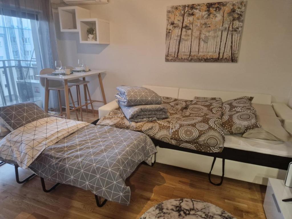 Postel nebo postele na pokoji v ubytování Oja 118-49 apartment