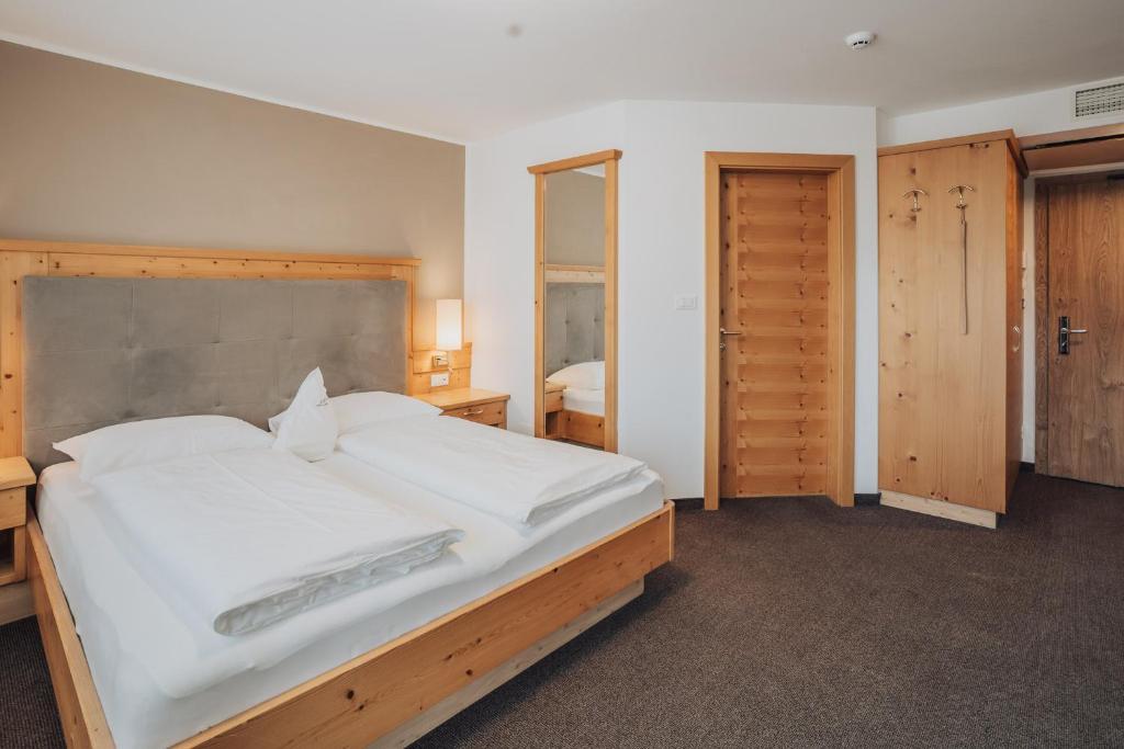 Postel nebo postele na pokoji v ubytování Hotel Lisetta