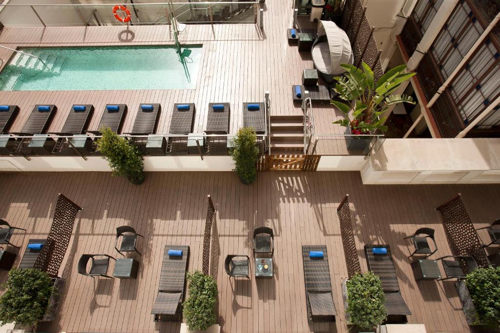 Bazén v ubytování Grupotel Gran Via 678 nebo v jeho okolí