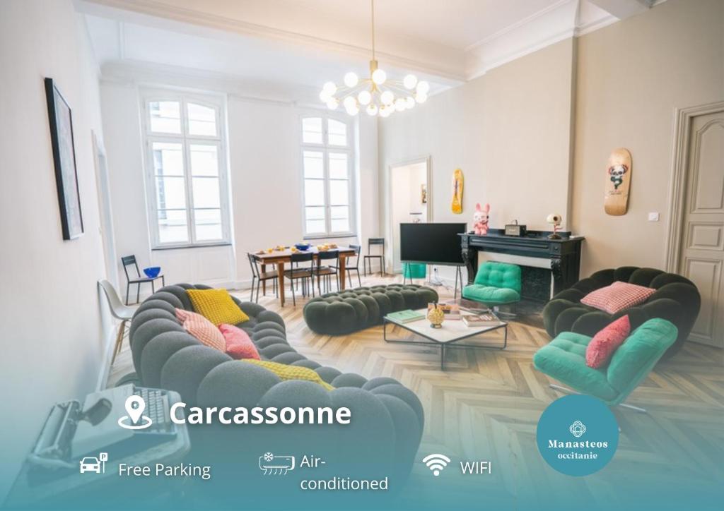 un salon avec des canapés et une table dans l'établissement Luxueux-Climatisation-3 chambres-2SDB-Garage -AJ, à Carcassonne