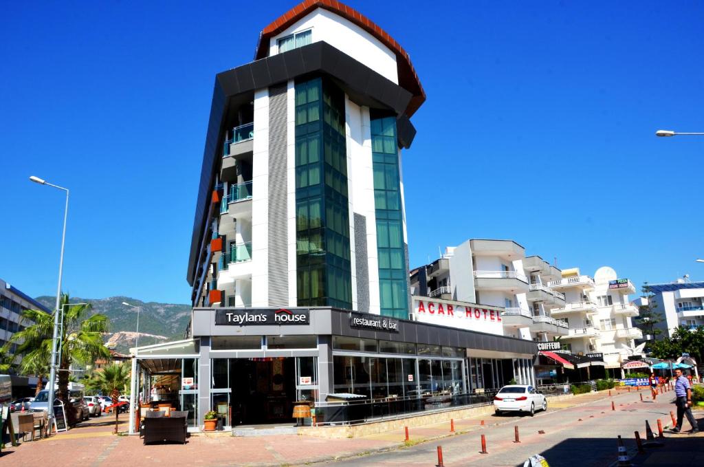 Nespecifikovaný výhled na hory nebo výhled na hory při pohledu z hotelu