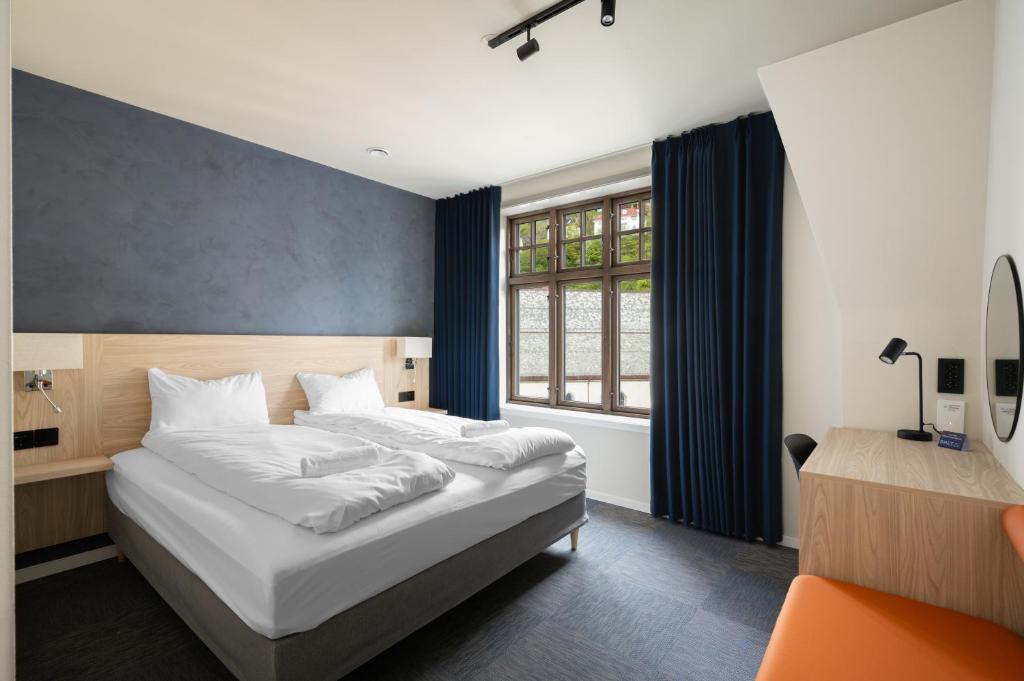 BREEZE Hotel Victoria - Self-Service - Resim 6