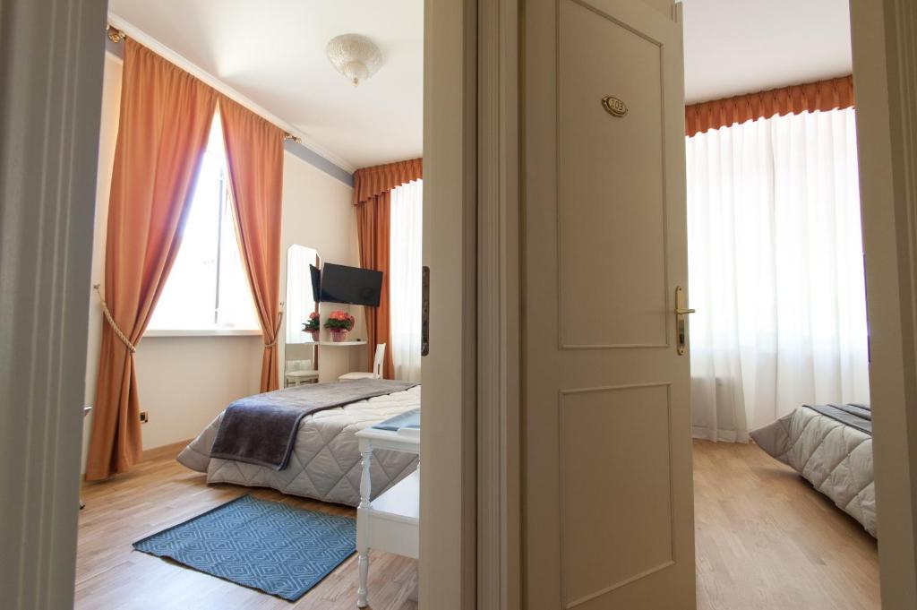 Postel nebo postele na pokoji v ubytování Hotel Villa Erica