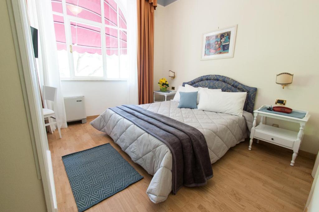 Postel nebo postele na pokoji v ubytování Hotel Villa Erica