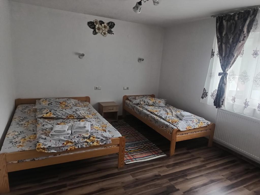 Postel nebo postele na pokoji v ubytování Cabana Colț de Rai