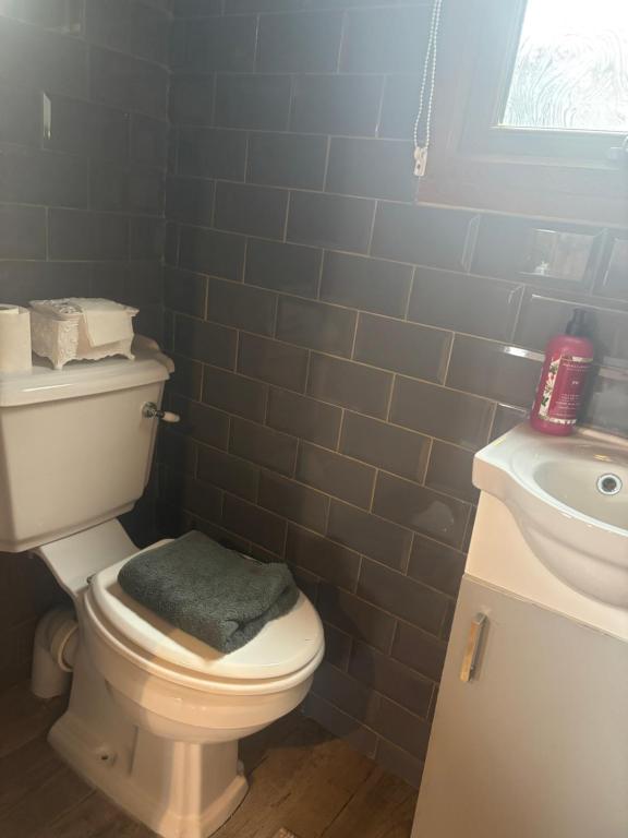 Koupelna v ubytování Four seasons with hot tub Country retreat